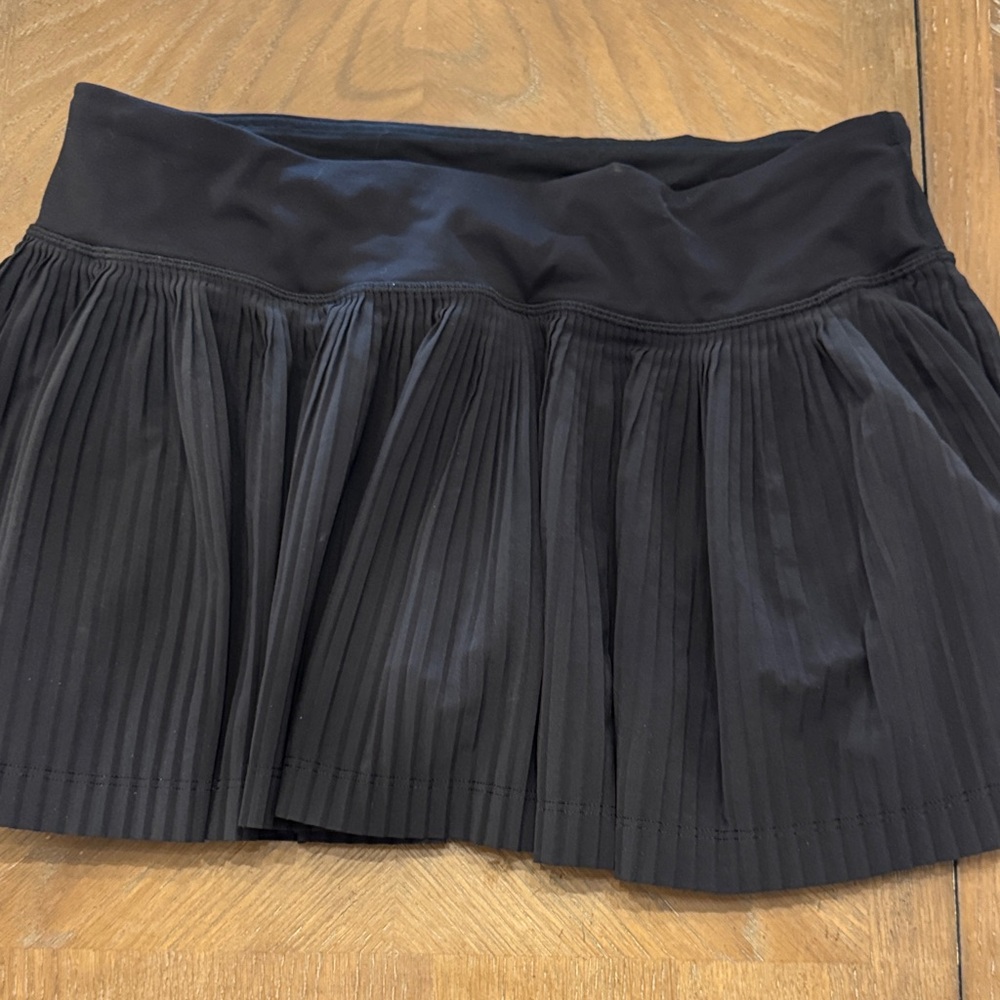 Black lululemon pleated skirt